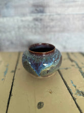 Load image into Gallery viewer, Thrown Vase