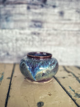 Load image into Gallery viewer, Thrown Vase