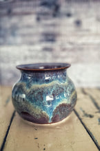 Load image into Gallery viewer, Thrown Vase
